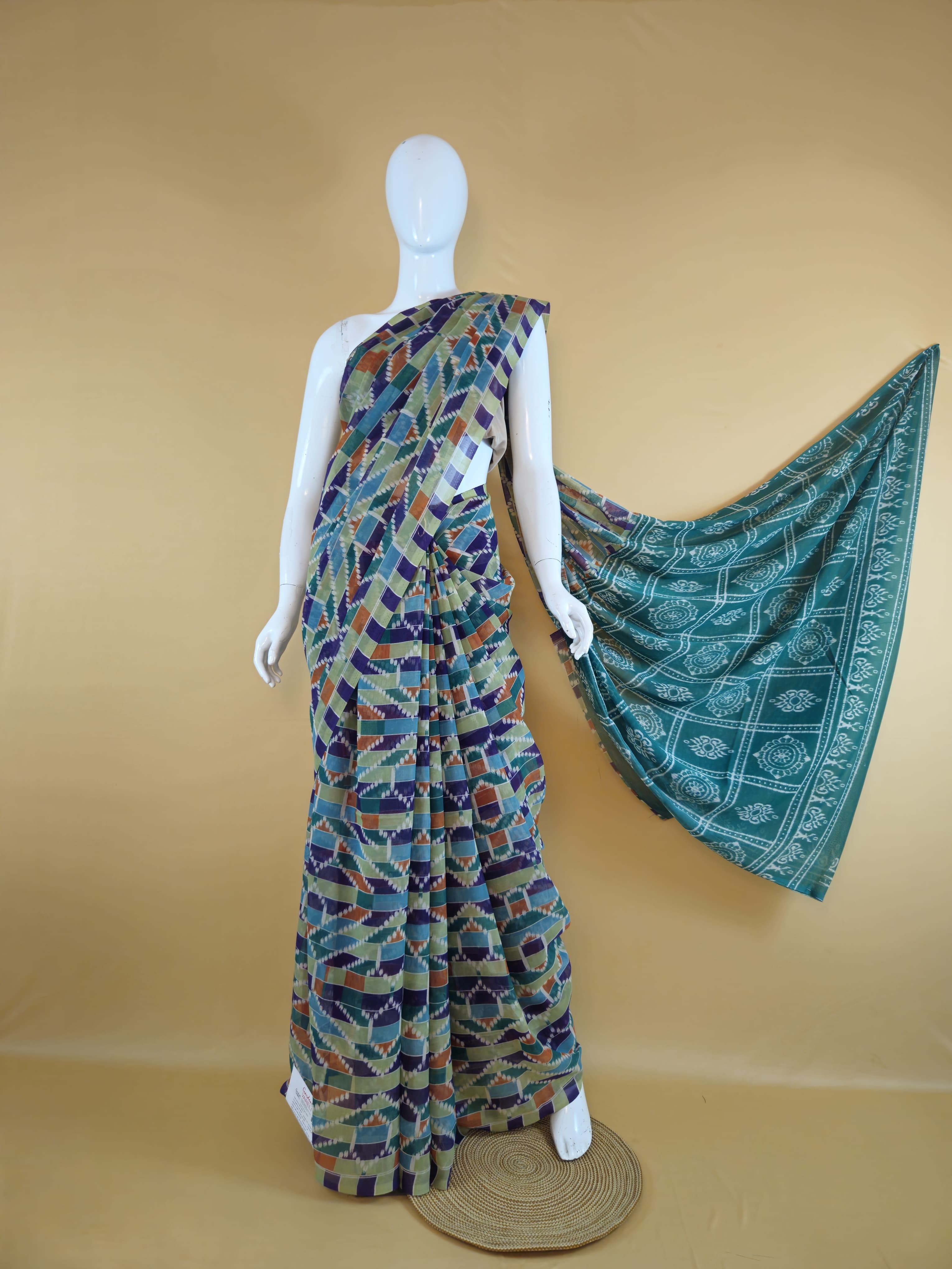 Garden Vareli Lentus Pochampally Ikkat Saree with Blouse — Green