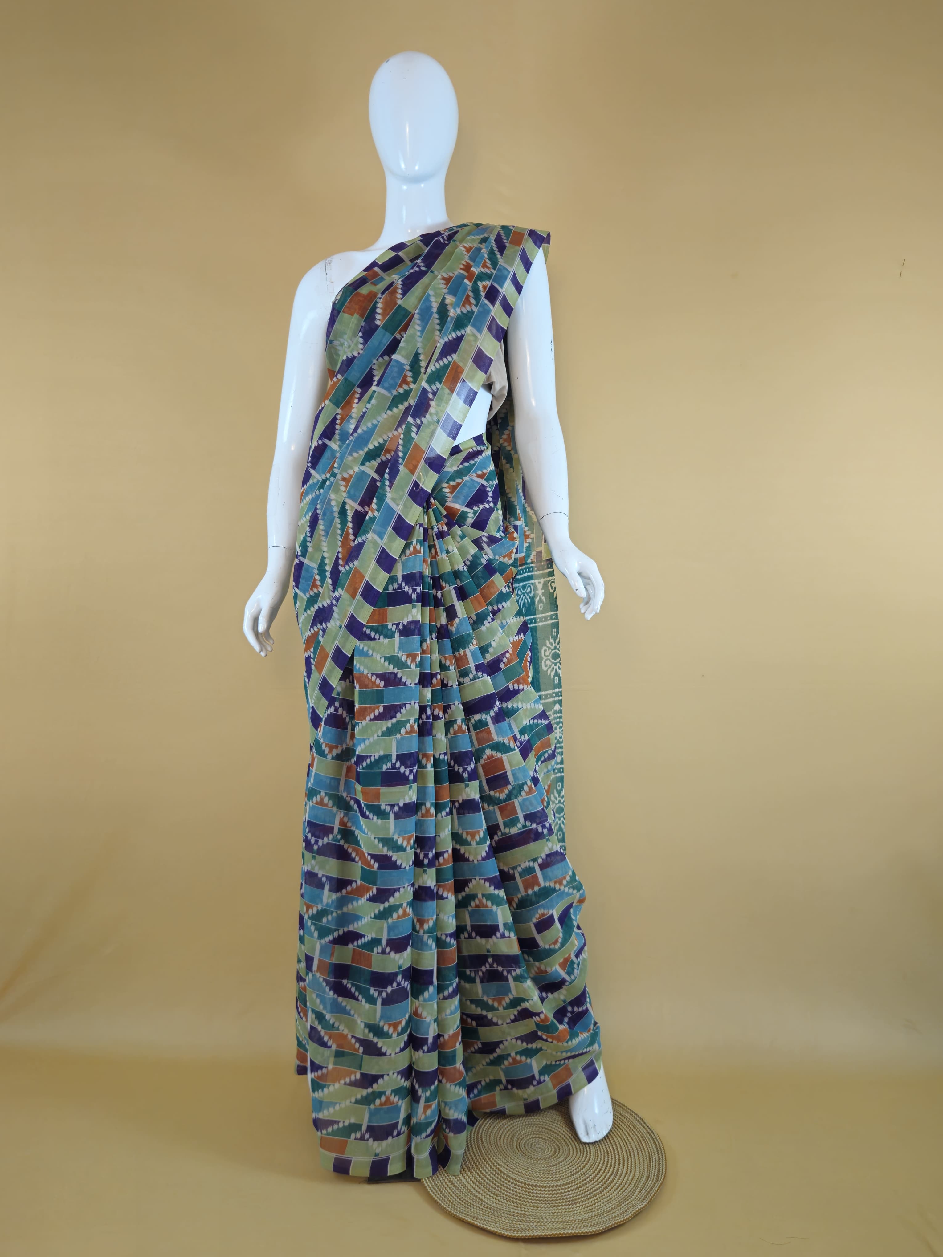 Garden Vareli Lentus Pochampally Ikkat Saree with Blouse — Green
