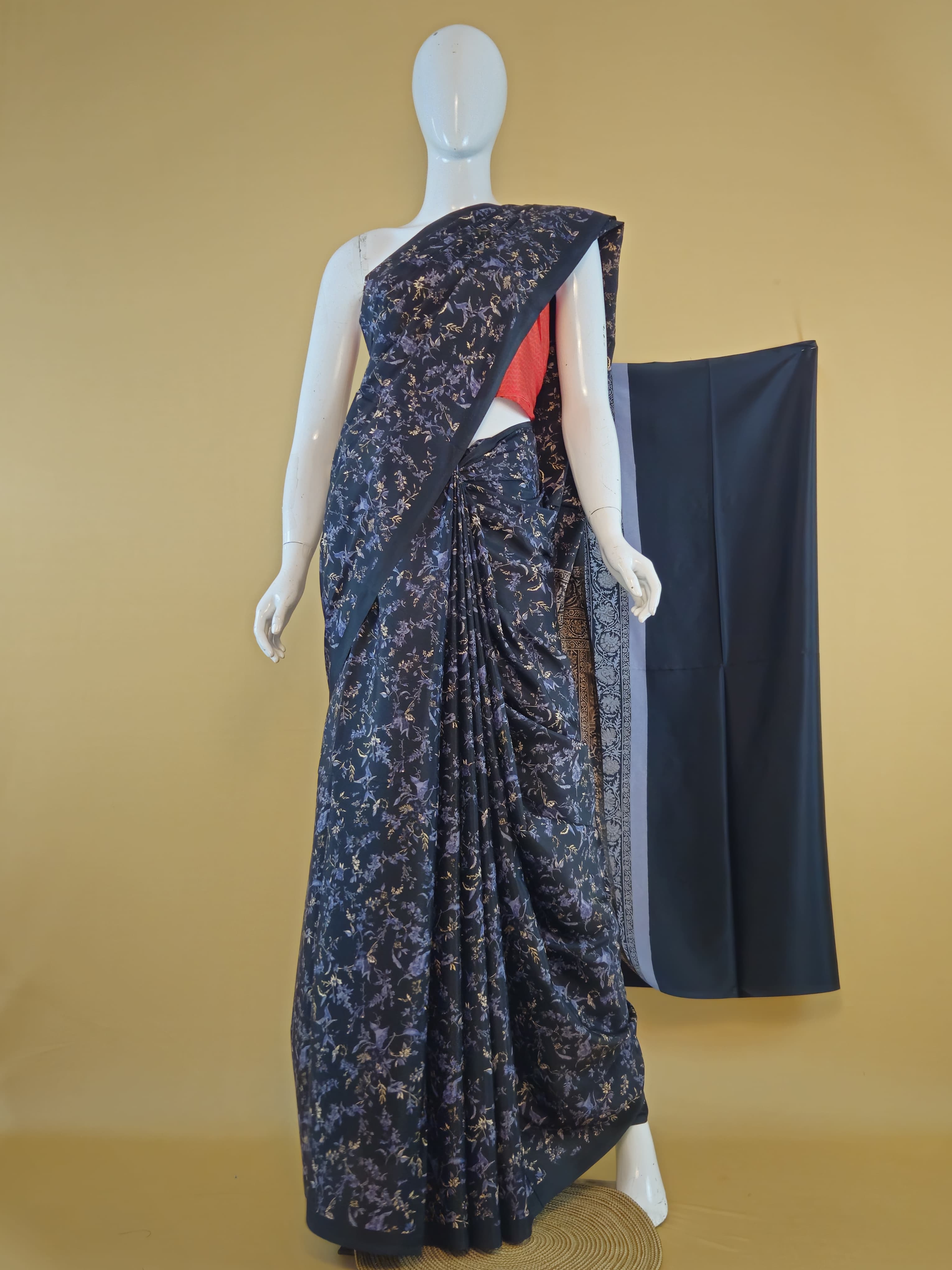 Garden Vareli Super Como Crepe Saree with Blouse — Black