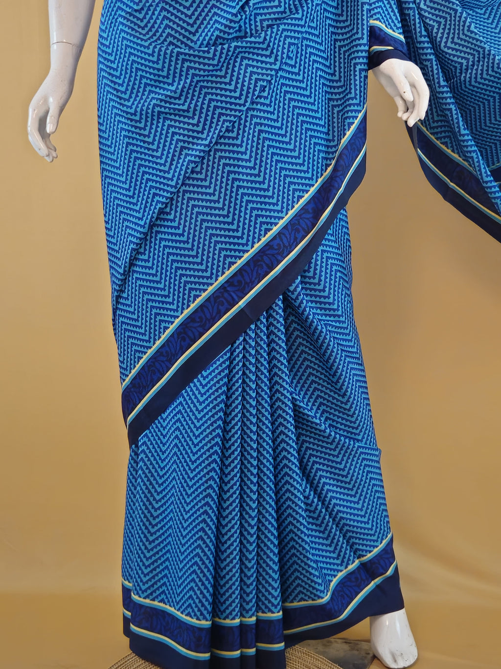 Garden Vareli Como Crepe Saree with Blouse — Blue