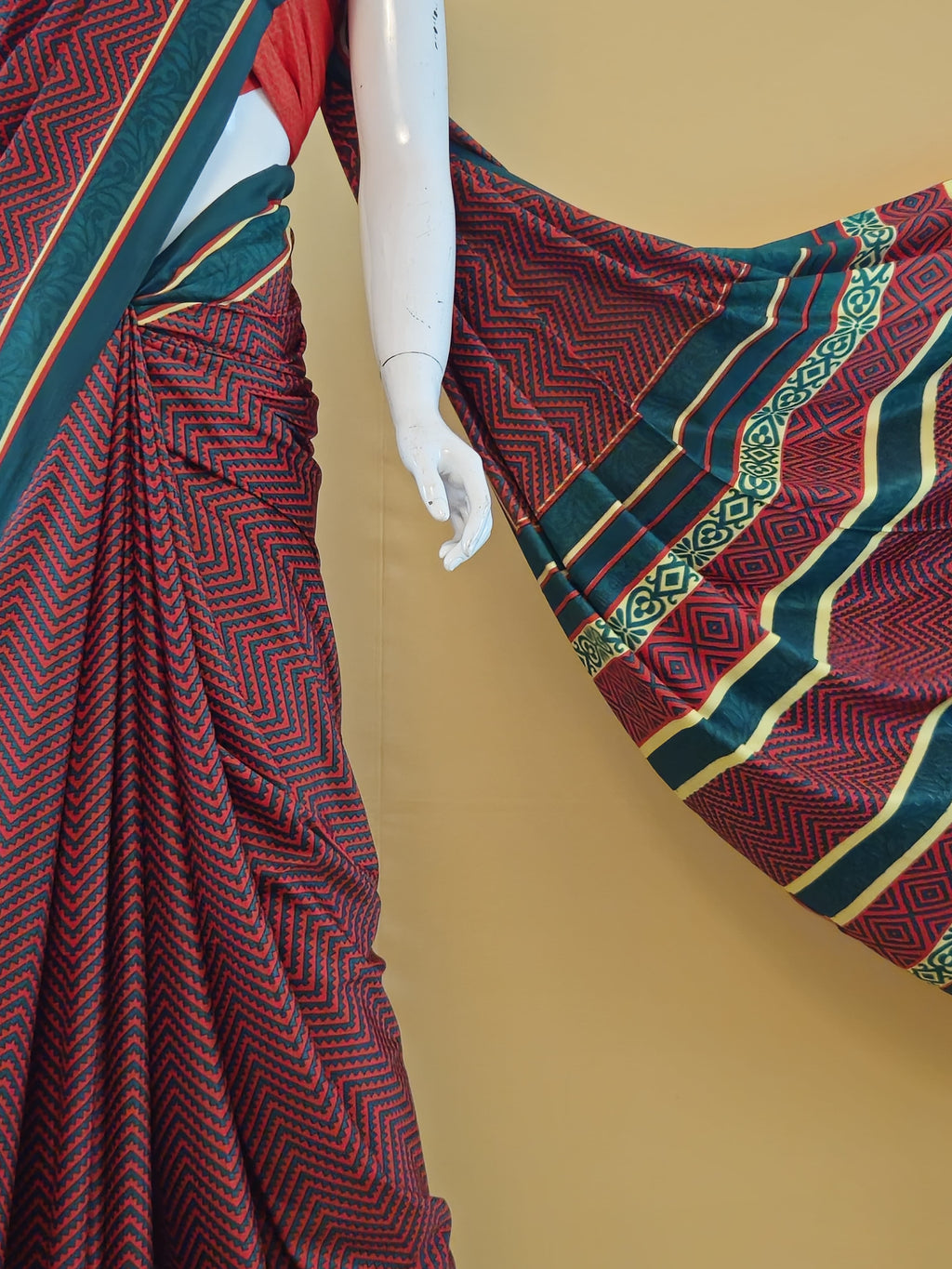 Garden Vareli Como Crepe Saree with Blouse — Red