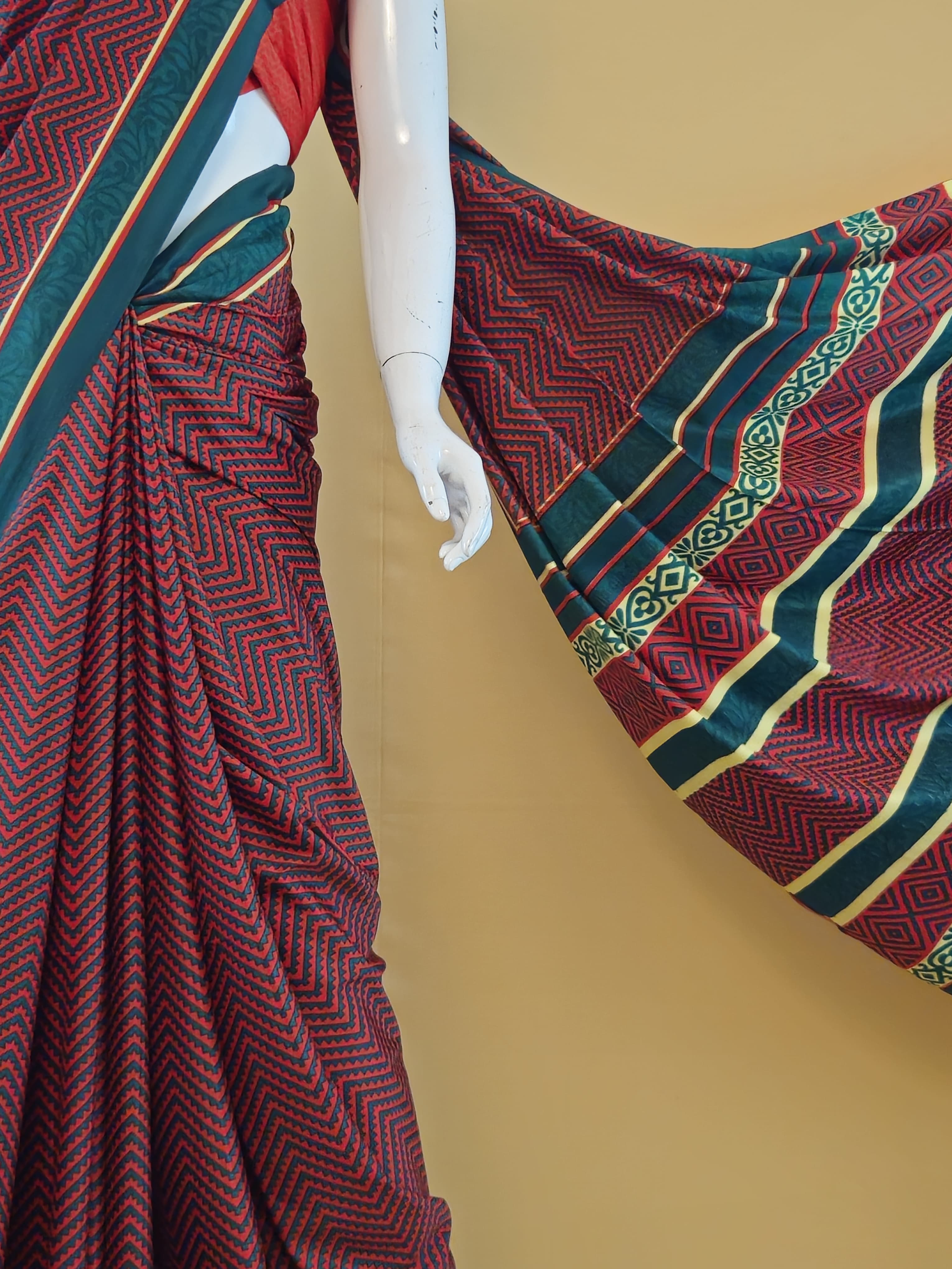 Garden Vareli Como Crepe Saree with Blouse — Red