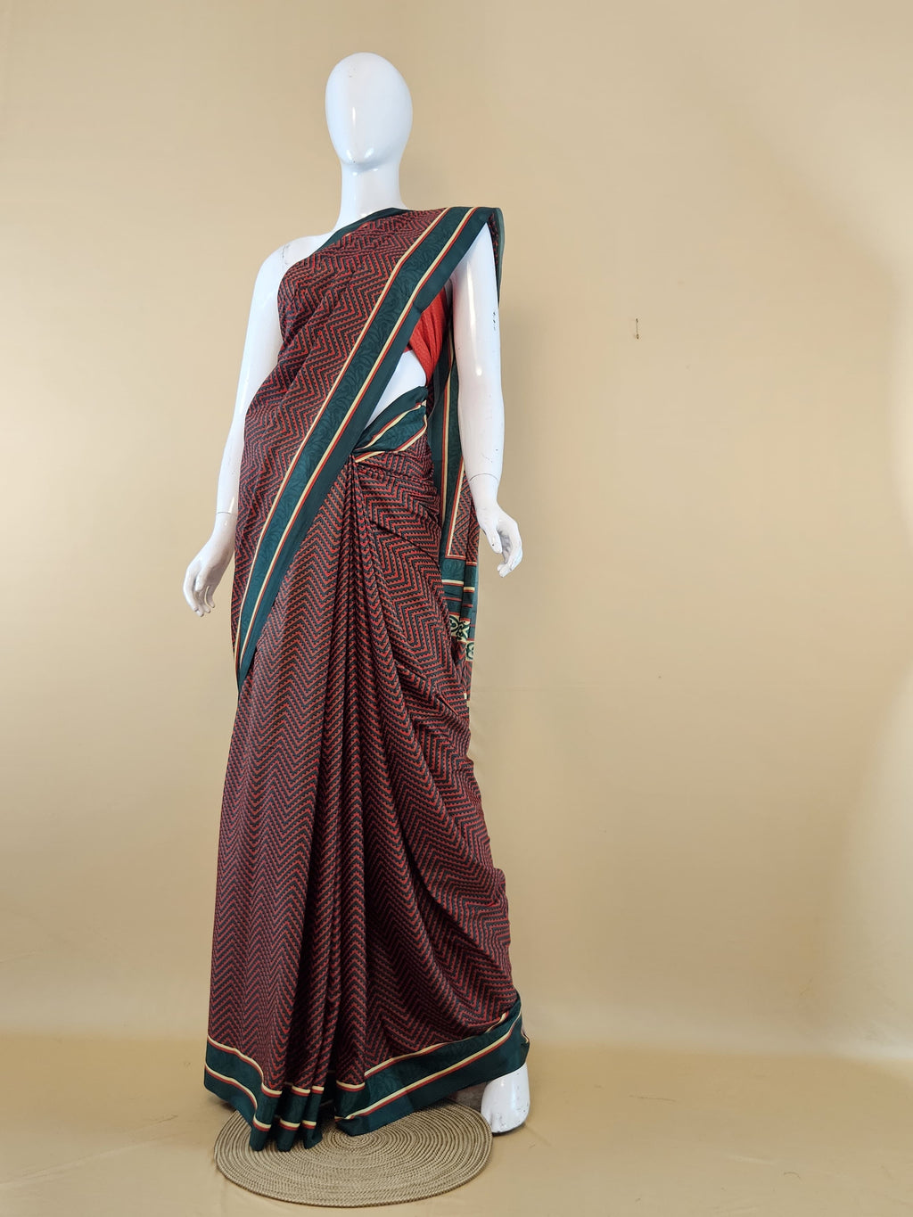 Garden Vareli Como Crepe Saree with Blouse — Red