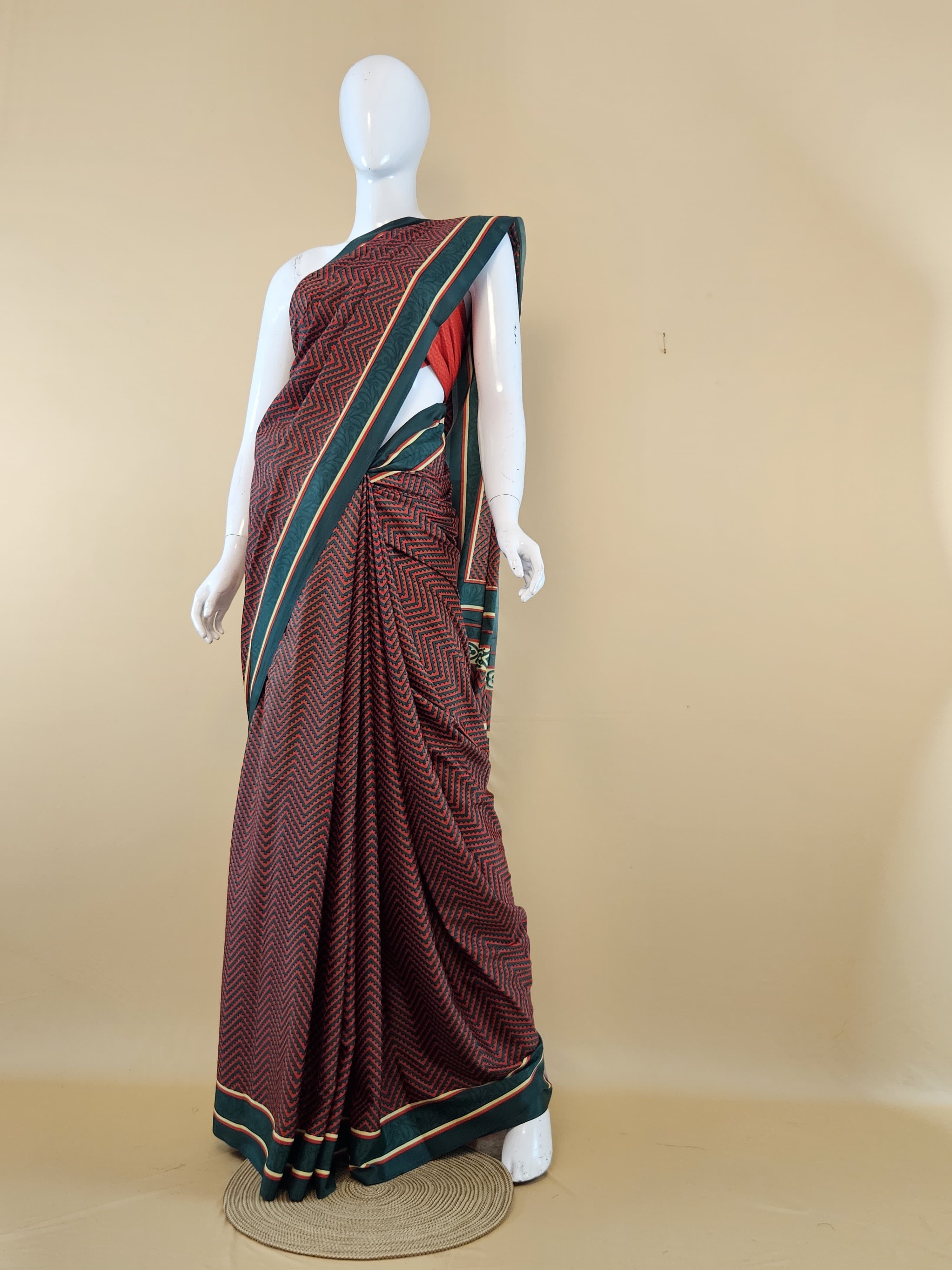 Garden Vareli Como Crepe Saree with Blouse — Red