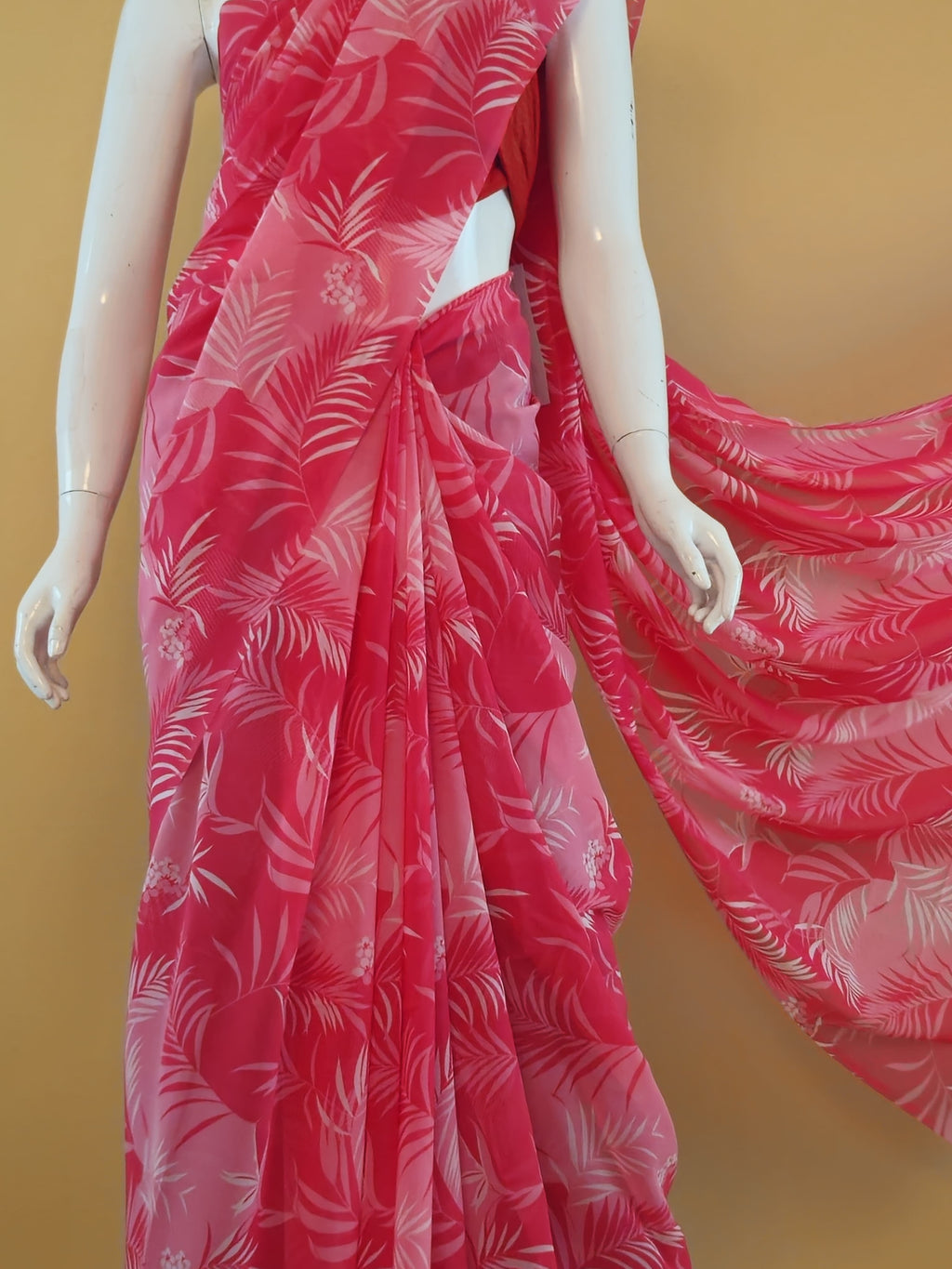 Garden Vareli Uno Tarangani Georgette Saree (Saree Only) — Red