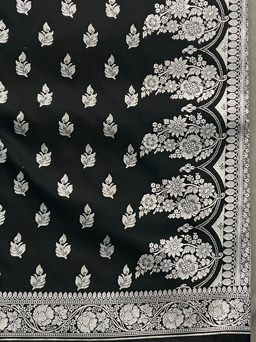 Handloom Banarasi Silk Saree in Black with Silver Zari Border & Designer Zari Pallu