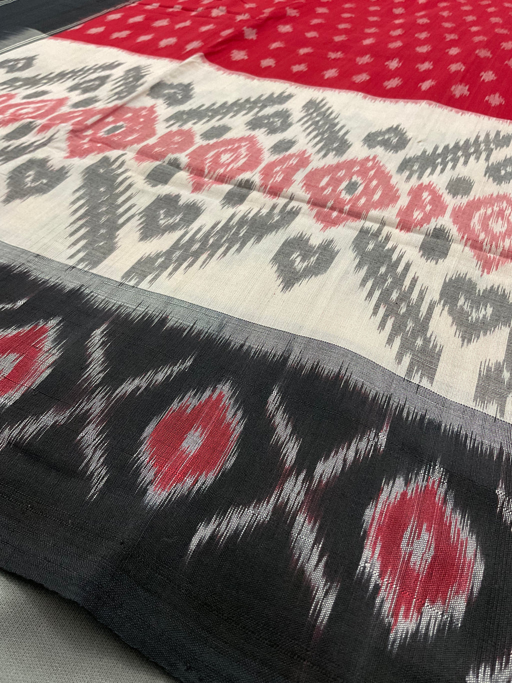 Red Pochampally Handloom Cotton Saree – Ikkat Border with Black Blouse