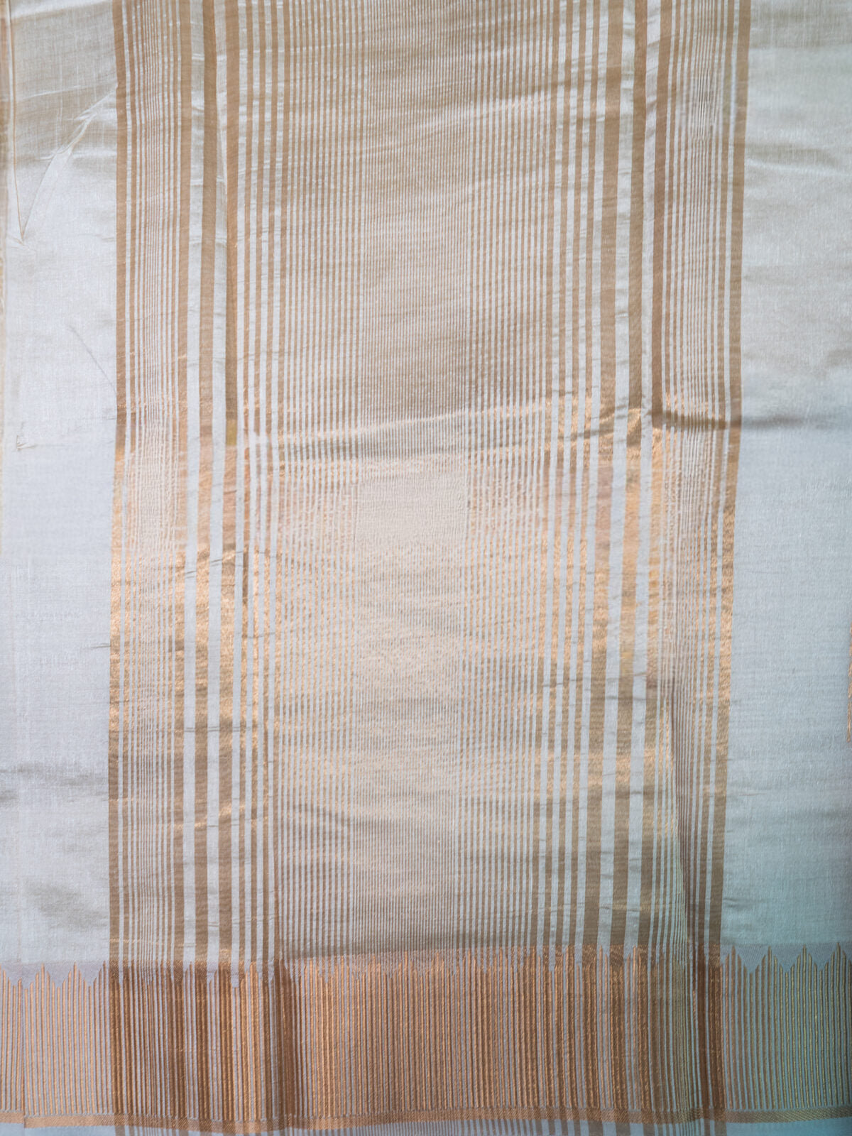 Cream beige handloom silk saree detail