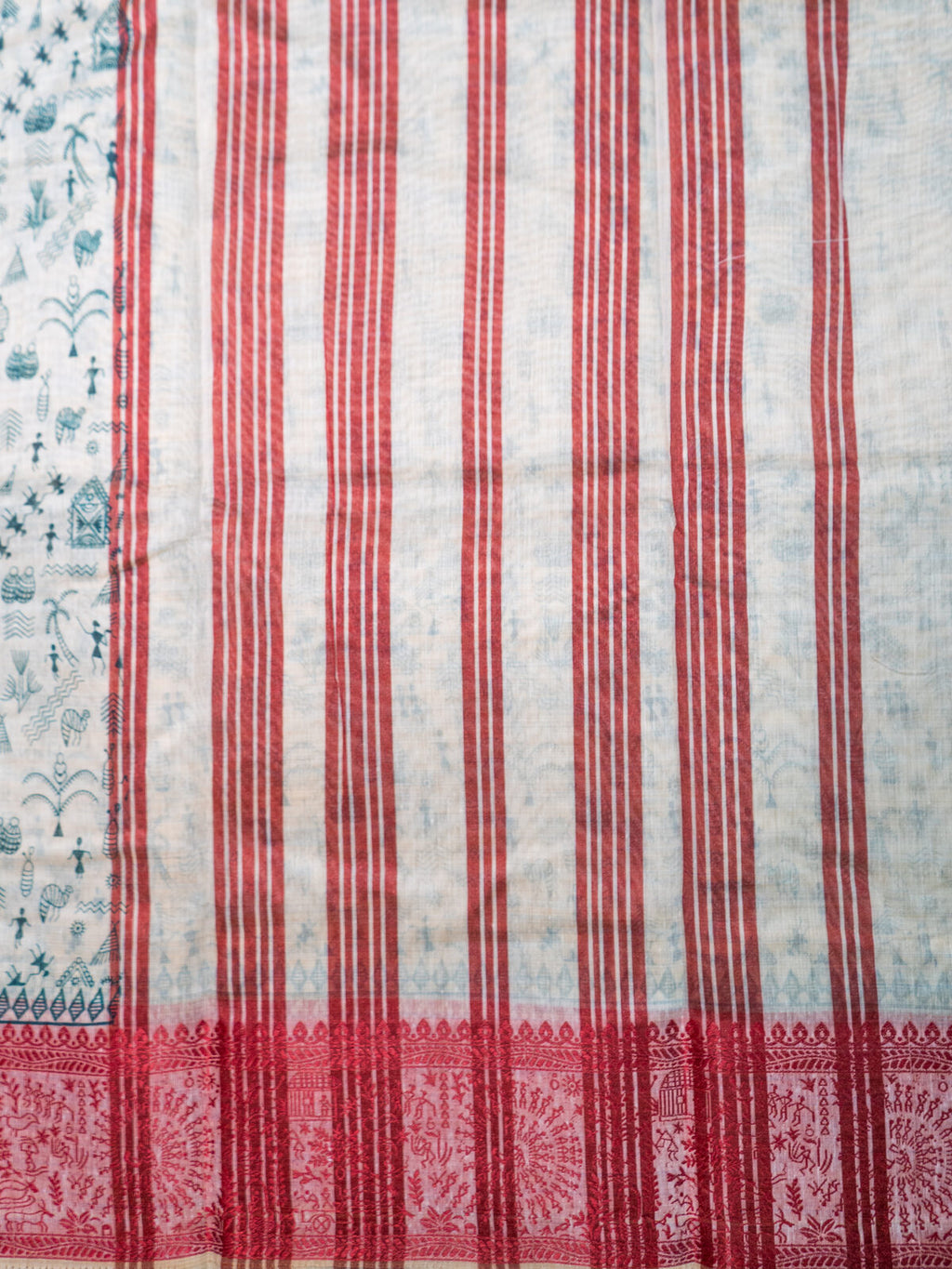 Ivory and red bordered saree detail