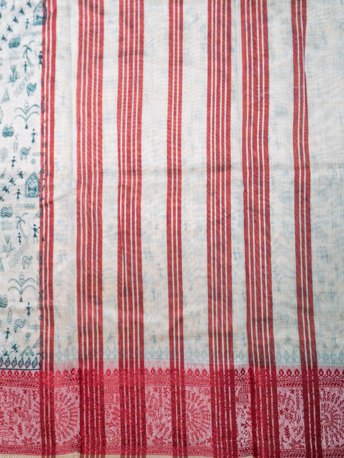 Ivory and red bordered saree detail